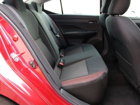 Used 2021 Nissan Versa SR FWD image 43