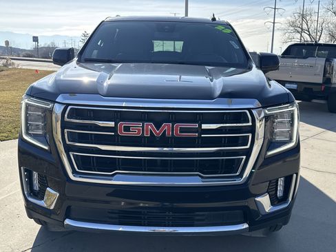 Used 2023 GMC Yukon XL SLT w/ SLT Premium Package image 8
