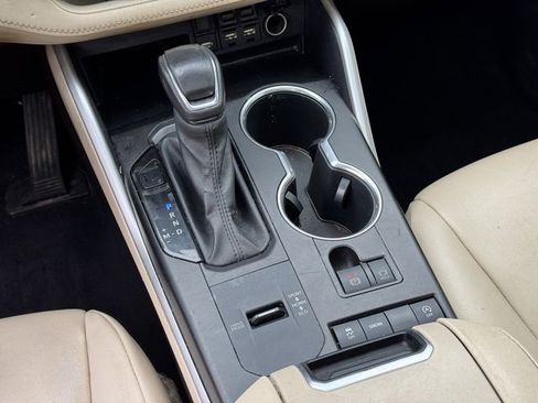 Used 2021 Toyota Highlander XLE image 16