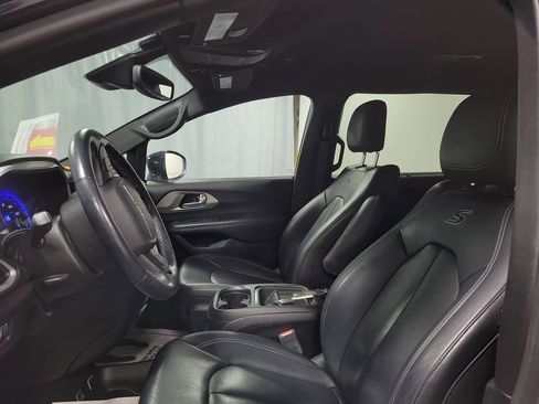 Used 2020 Chrysler Pacifica Touring-L w/ Advanced Safetytec Group image 13