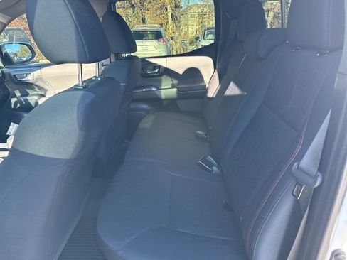 Used 2019 Toyota Tacoma TRD Off-Road image 15