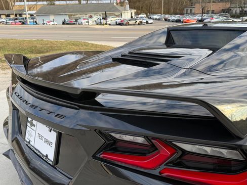 Used 2023 Chevrolet Corvette Stingray Premium Conv w/ Z51 Performance Package image 9