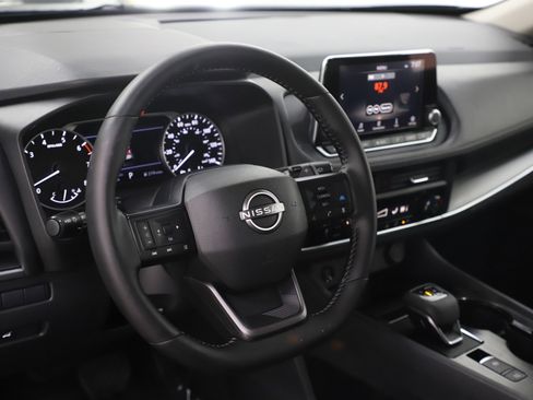 Used 2025 Nissan Rogue SV image 21