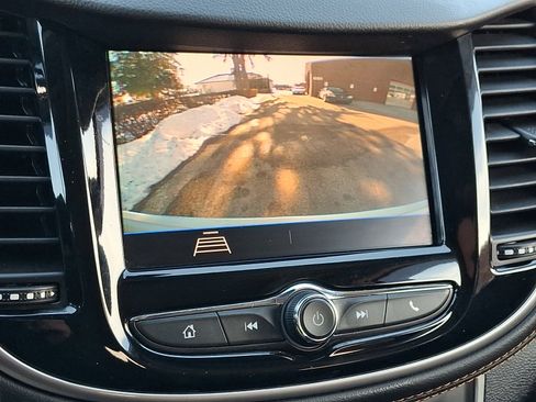 Used 2022 Chevrolet Trax LT w/ LT Convenience Package image 22