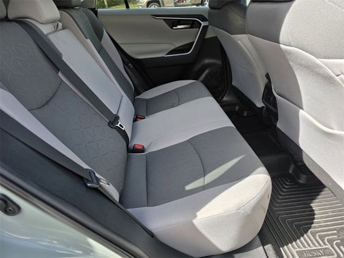 Certified 2020 Toyota RAV4 XLE image 17