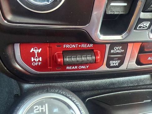 Used 2025 Jeep Gladiator Rubicon AWD/4WD image 22
