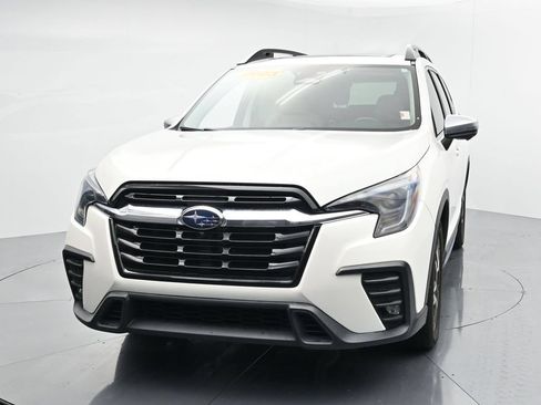 Used 2023 Subaru Ascent Limited w/ Technology Package AWD/4WD image 3