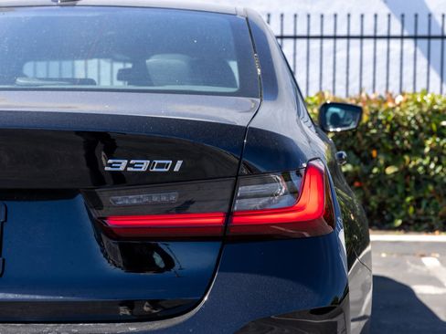 Used 2023 BMW 330i 330i Sedan 4D w/ Convenience Package image 3