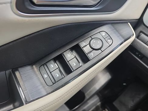 Used 2021 Nissan Rogue SV w/ Premium Package FWD image 24