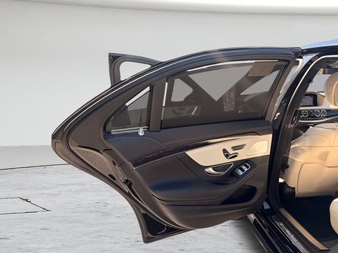 Used 2019 Mercedes-Benz S 560 Sedan image 12