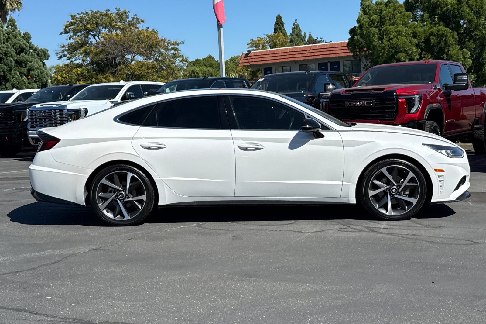 Used 2022 Hyundai Sonata SEL Plus w/ Cargo Package FWD image 3