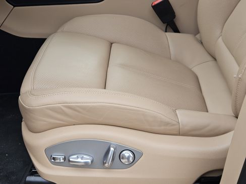 Certified 2025 Porsche Macan image 23