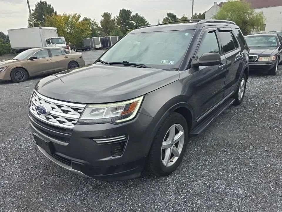 Used 2018 Ford Explorer XLT FWD image 1