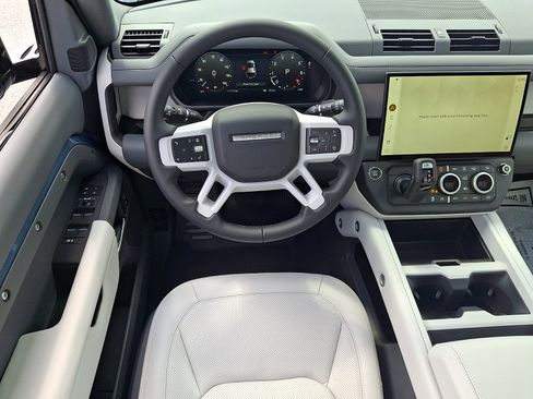 New 2026 Land Rover Defender 110 X-Dynamic SE image 9