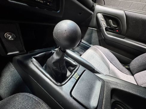 Used 1993 Chevrolet Camaro Z28 RWD image 39