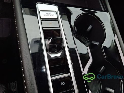 Used 2025 Volkswagen Atlas SE AWD/4WD image 15