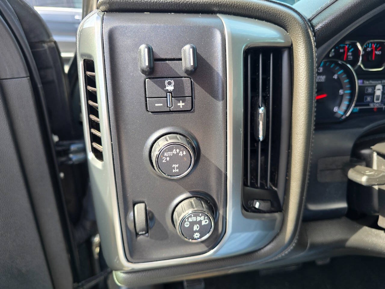 Used 2017 Chevrolet Silverado 1500 LTZ w/ LTZ Plus Package AWD/4WD image 15