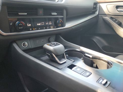 Used 2023 Nissan Rogue SV w/ SV Premium B Package image 27