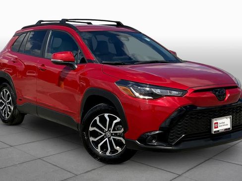 Used 2024 Toyota Corolla Cross SE image 3