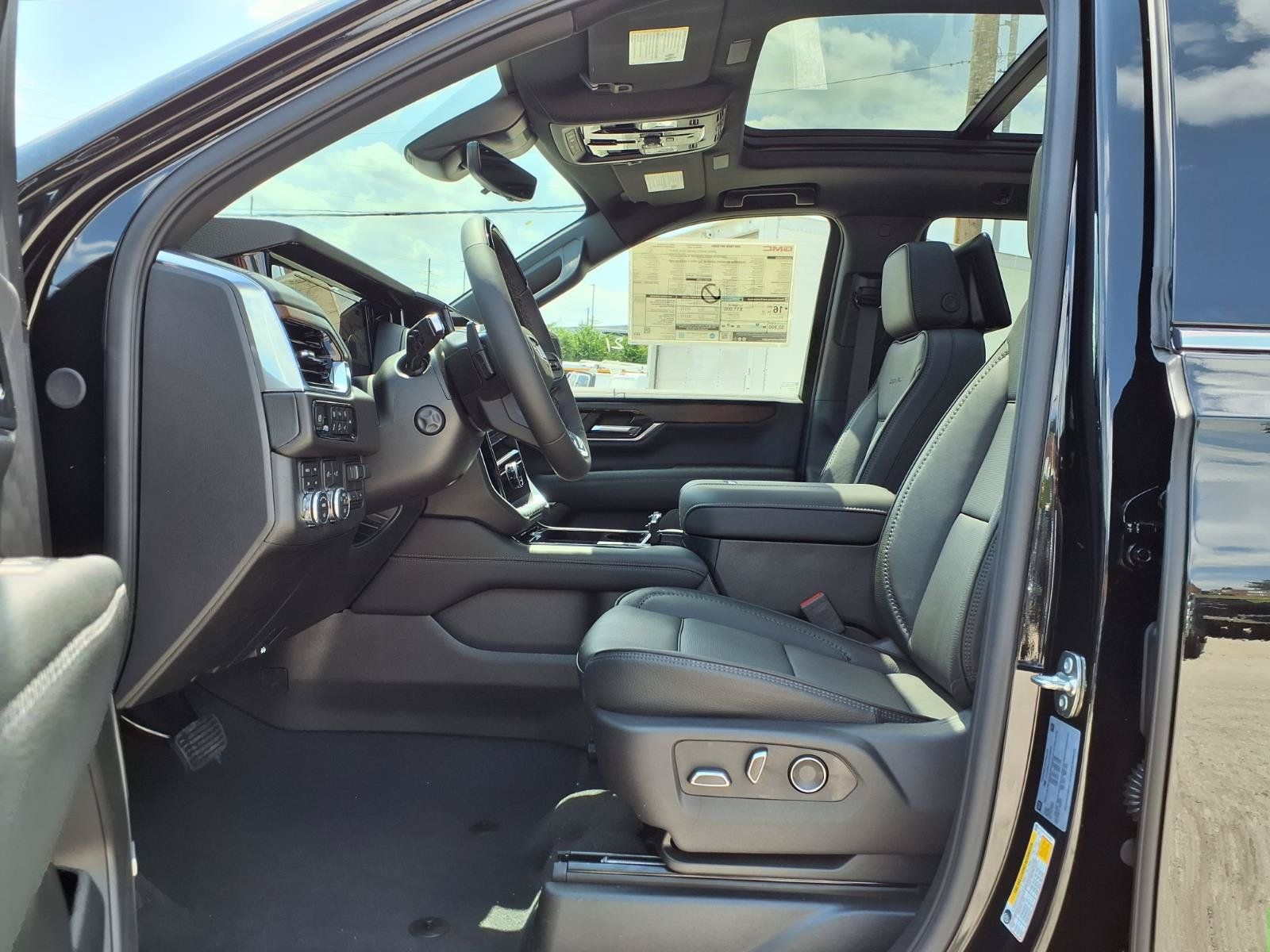 New 2026 GMC Yukon Denali w/ Denali Reserve Package AWD/4WD image 17