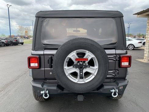 Used 2020 Jeep Wrangler Sport AWD/4WD image 4