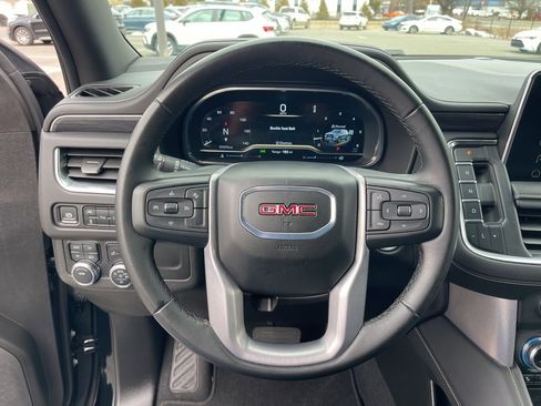 Used 2024 GMC Yukon SLT AWD/4WD image 16