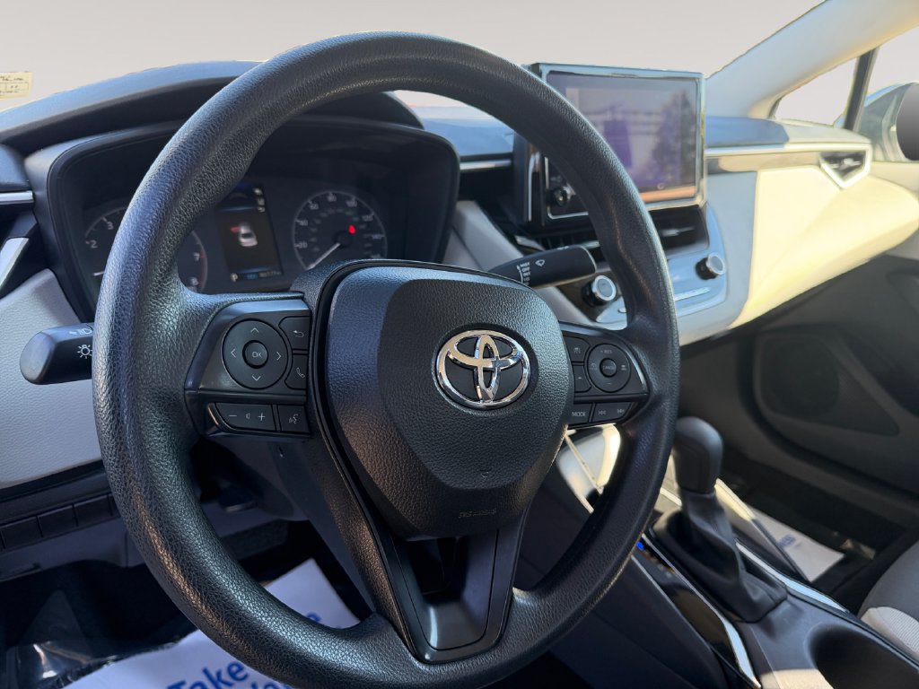 Used 2025 Toyota Corolla LE FWD image 12