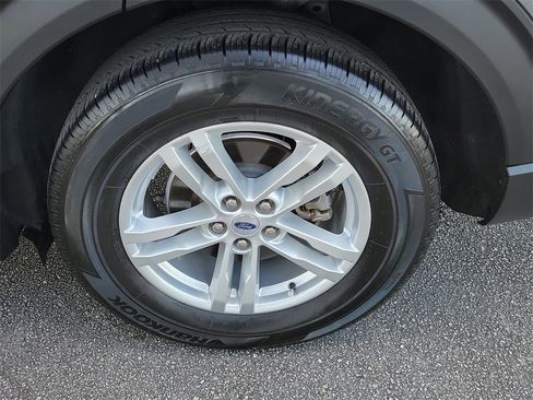 Used 2023 Ford Explorer XLT image 9