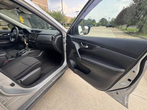 Used 2018 Nissan Rogue S AWD/4WD image 20