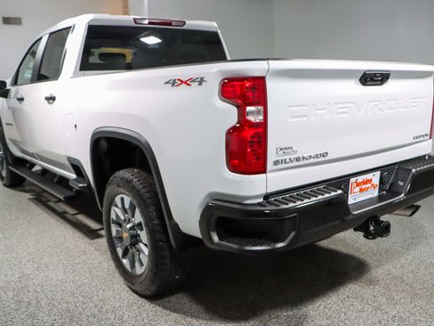 Used 2022 Chevrolet Silverado 2500 Custom w/ Custom Value Package image 9