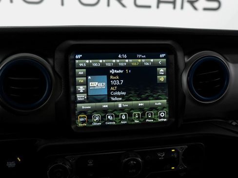 Used 2021 Jeep Wrangler Sport image 32