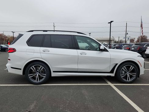Certified 2024 BMW X7 xDrive40i w/ M Sport Package image 7