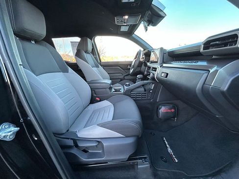 Used 2025 Toyota Tacoma TRD Off-Road image 32