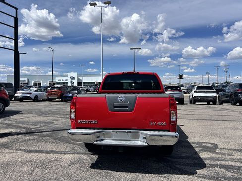Used 2011 Nissan Frontier SV AWD/4WD image 4