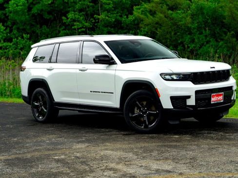 Used 2023 Jeep Grand Cherokee L Laredo RWD image 1