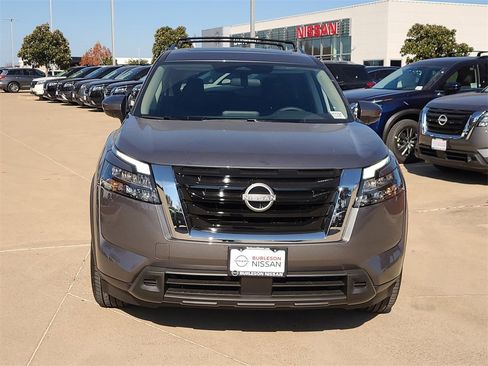 New 2025 Nissan Pathfinder SV image 5