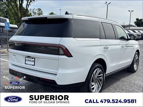 Used 2025 Lincoln Navigator Reserve AWD/4WD image 3