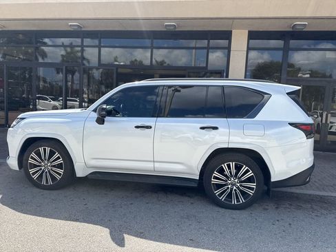 Used 2022 Lexus LX 600 4WD w/ Appearance Package image 9