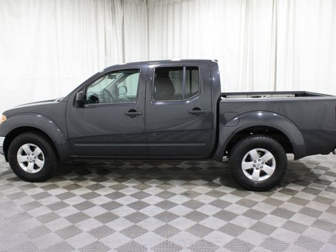 Used 2010 Nissan Frontier SE image 28