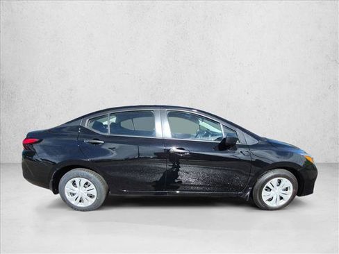 Used 2017 Nissan Versa SV FWD image 4