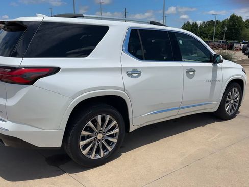 Used 2023 Chevrolet Traverse Premier AWD/4WD image 9