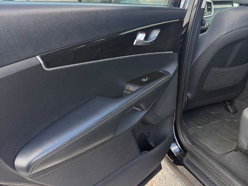 Used 2020 Kia Sorento LX FWD image 21