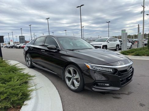 Used 2018 Honda Accord Touring image 3