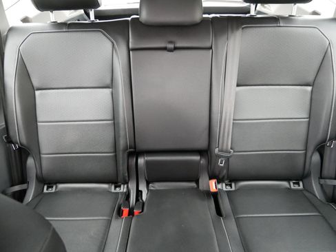 Used 2021 Volkswagen Tiguan SE AWD/4WD image 13
