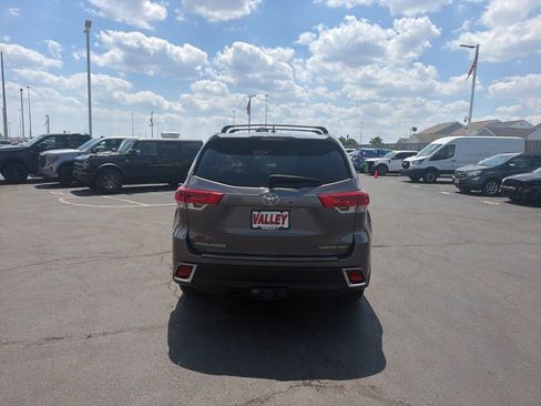 Used 2018 Toyota Highlander Limited AWD/4WD image 6