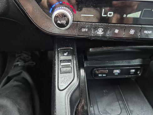 Used 2025 Kia Telluride S FWD image 31