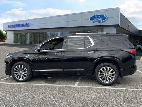 Used 2023 Chevrolet Traverse Premier image 3