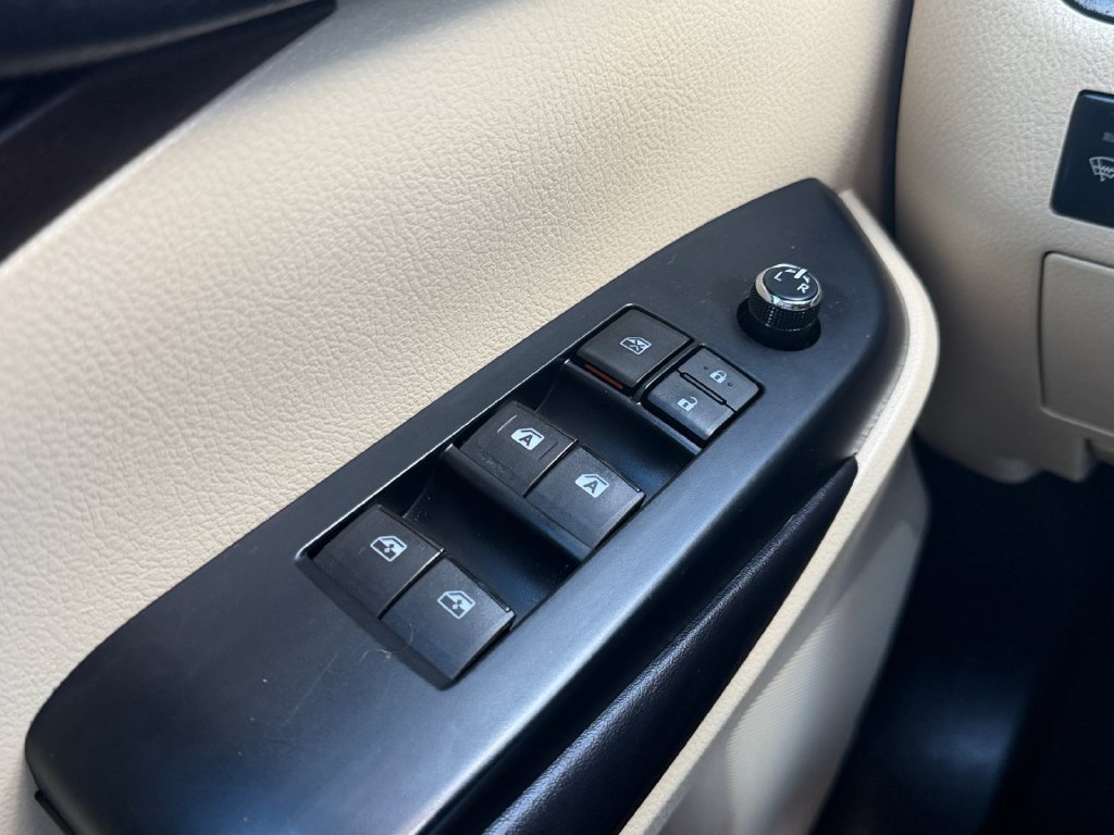 Used 2016 Toyota Highlander Plus FWD image 22