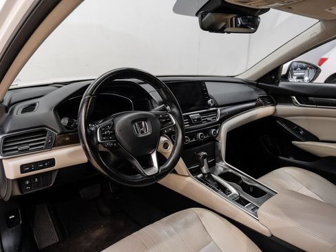 Used 2018 Honda Accord Touring image 3