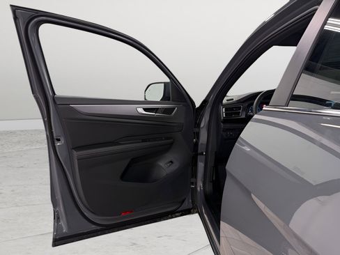 New 2026 Volkswagen Atlas Cross Sport SE image 19